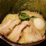 横浜家系ラーメンきがる家 - MAXラーメン 920円