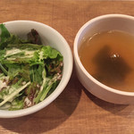 Baniku Baru Haneuma - ランチに付くサラダとスープ