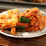 焼肉 誠之介 - キムチ盛り合わせ