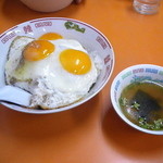 白龍 - 焼き豚玉子飯（５００円）　スープ付ですよ♪