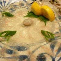 ふぐ・日本料理 喜楽庵 - てっさ・・・こちらは身が厚いのですよ、この程度厚みがある方が旨みを感じますね。 