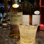 バー エグザゴーヌ - R1.8  1杯目 リベット15年ソーダ割り