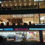 LAWSON - お店外観。夜でも施設やってます！