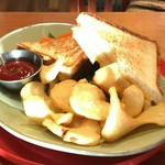 Tiki's Grill & Bar - チーズサンド