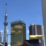 Tonkatsu Yutaka - アサヒ本社ビルに雲が映り込んでいる