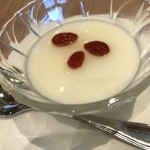 카루이자와 72 골후 히가시 코스 레스토랑 - 杏仁豆腐。