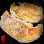 蔵八 - 餃子もデカくて味が良くて旨し‼︎コショウと酢で召し上がれ☆