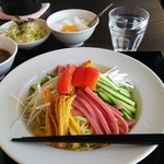 四川料理 ラーメィズ - 冷し中華(醤油だれ、杏仁豆腐とサラダはセルフ)