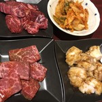 いぶき亭 - 黒毛和牛のカルビとハラミ
                                柔らかくて旨味が強かった
                                
                                ホルモンもプリプリお塩をつけて