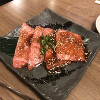 焼肉 大香園 - ん？なんか麺のってる……