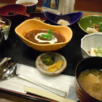 和食とお酒豆助 - 七種のおばんざい定食(８８０円）