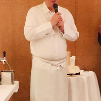 レストラン ラリューム - ご挨拶をしていらっしゃる進藤シェフ。