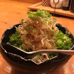 浪花ろばた 頂鯛 - 鬼おろしの大根としらすだよー、コリャ嬉しい肴ですな