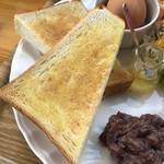 カフェアンドショップ ロータスランド - 2019/08/07
      モーニングＡセット 380円
      ・ゆで卵、餡子、有機コーヒー
      おまかせセット 550円
      ・トマたま天津飯
      ・玉ねぎシューマイ
      ・フレッシュサラダ
      ・スイカ