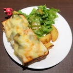 鎌倉パスタ - 海老とアボカドのピザトースト