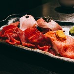 焼肉世界チャンピオン - 特選肉寿司と赤身