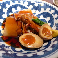 羅豚 はなれ - 脂のくどさを感じず、ほろほろ、トロトロ！ 大根はカツオ出汁の旨味が染み渡っており、こちらも美味