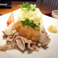 羅豚 はなれ - ポン酢おろしでさっぱりと。豚肉はビタミンB豊富なので、夏の栄養補給にもぴったり♪