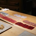 鮨 さいとう - 切り付けられたネタ