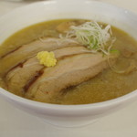 眞麺 穂高 - みそ、チャーシュー2枚