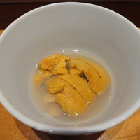 鮨 なかがわ - ムラサキウニと青柳のアサリの出汁かけ