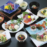 Live fish kaiseki prices range from 4,400 yen to 11,000 yen, so please consult us according to your budget.