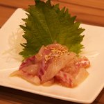 四季膳 - 真鯛ユッケ仕立て：真鯛の細切りをごま油で和えたシンプルな料理、プリッとした真鯛の食感が新しい