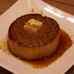 四季膳 - 大根ステーキ：ふろふき大根を特製のタレで焼き上げたペッパー風味の料理