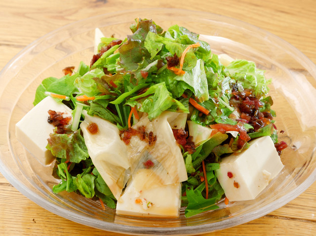 京ダイニング八条 - 京豆腐と生汤叶のサラダ