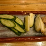 h Mekikinoginji - 水ナスとキュウリの漬物。夏らしい１品だと思います。