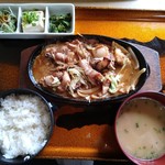 仁兵衛 - ホルモン定食