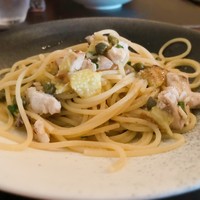 ボッテゴン - 瞬間燻製した静岡のカンパチと焼き茄子のオイル仕立てのスパゲティ