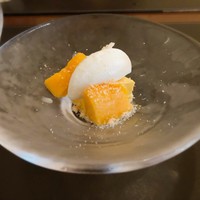 ボッテゴン - 宮崎産マンゴーとそのセミフレッド 牛乳のデザート添え