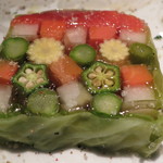 バー カヴァロ - 自家製スモークサーモンと季節野菜のテリーヌ バジル風味のヴィネグレット