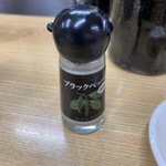 味の三平 - 途中で胡椒をおススメされました