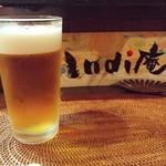 インディ庵 - カウンターで生ビールから♪