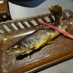 湯神 - 岩魚はお腹に味噌が入ってマス