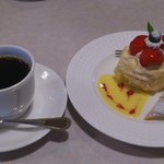 カフェレストラン 楓 - ケーキセットは苺のケーキ