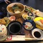 Honkaku Sumi Biyaki Unagi Oumigyuusara - 季節の旬菜御膳