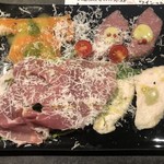 Guratantowainkuro - 前菜盛り合わせ。サーモンのソースがオレンジ風味で美味しかったです