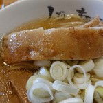 人類みな麺類 - 分厚いチャーシュー