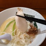 鶏ラーメン TOKU - シットリとした鶏チャーシュー