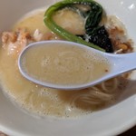 鶏ラーメン TOKU - サラッとしたスープ