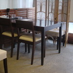 麪家ひばり - 店内（テーブル席）