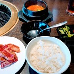 国産牛焼肉くいどん - 少なく見えるが厚みのある肉