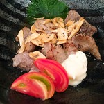 城喜元 - マグロホホ肉ガーリックソテー