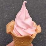 ミニストップ - 料理写真:ヨーグルトソフト･いちご（220円）