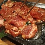 ホルモン焼道場 蔵 - タレ豚肉