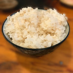 亀戸ホルモン - ◉麦めし 税込み260円（消費税率8%時）　やや深さのあるお茶碗に小山盛り