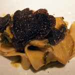 イル アオヤマ - ●肝を練り込んだパスタ、黒アワビ、黒トリュフ